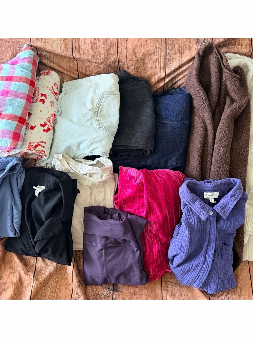 Size L (12): Women’s Clothes Bundle Lot (13 Pieces)
